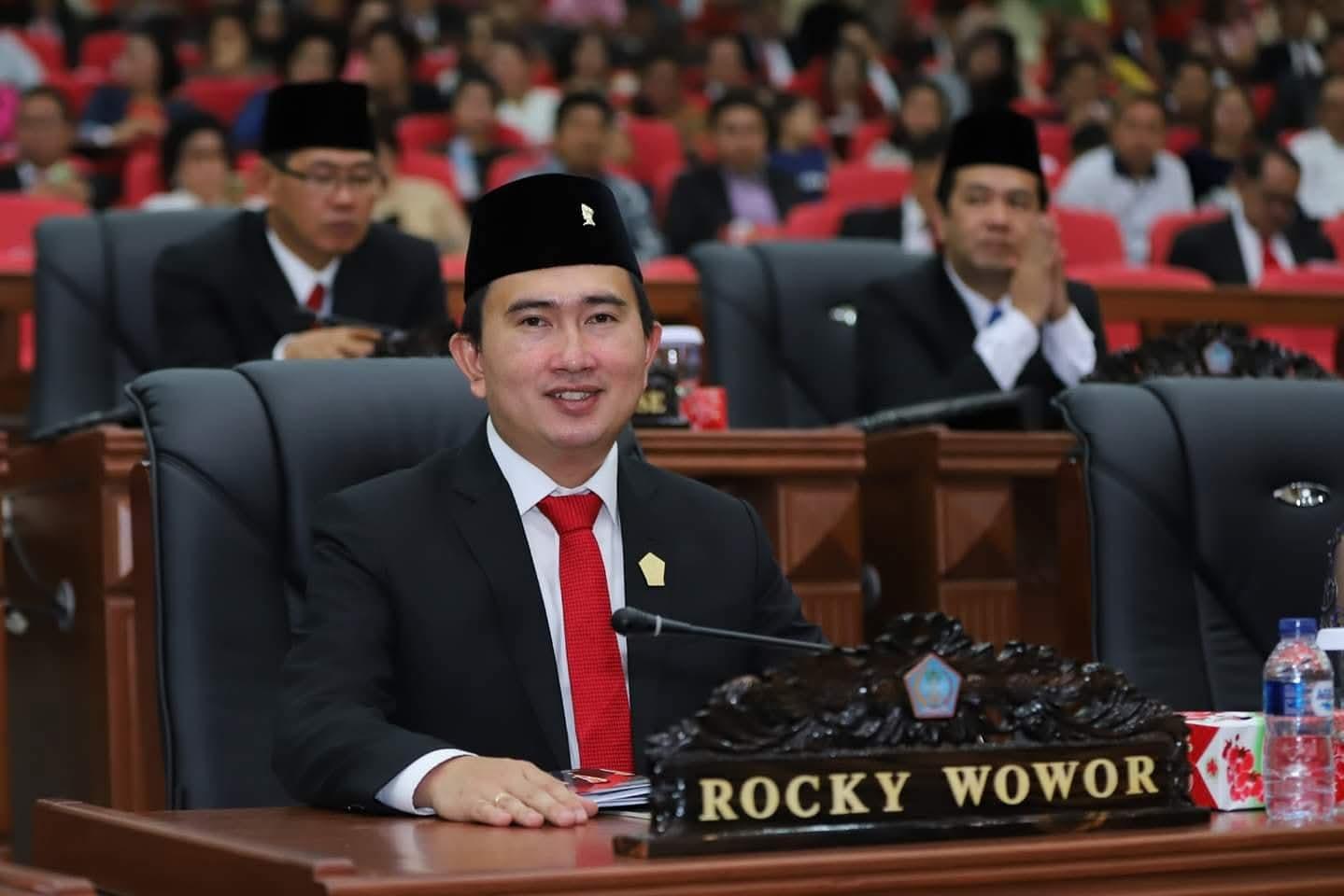 Ketua-Fraksi-PDIP-DPRD-Tomohon-Rocky-Wowor-fgjghjg.jpg