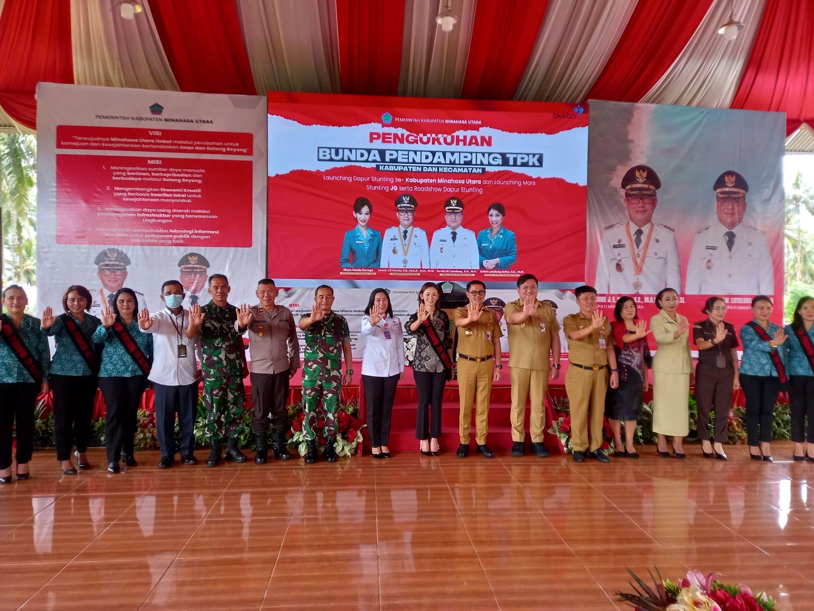 Ketua-TP-PKK-Minut-Rizya-Ganda-Davega-dikukuhkan-sebagai-Bunda-Stunting.jpg