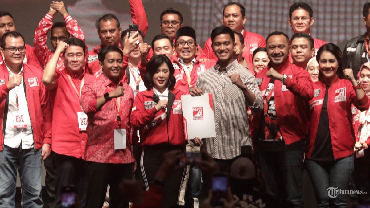 Ketua-Umum-Partai-Solidaritas-Indonesia-PSI-Kaesang-Pangarep-menerima-surat-keputusan.jpg