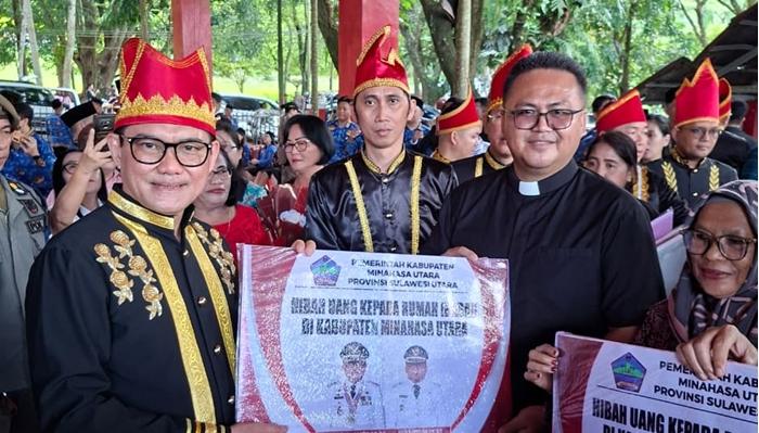 Rayakan HUT ke-22 Minut, Joune Ganda Serahkan Bantuan Dana Hibah ke Sejumlah Rumah Ibadah
