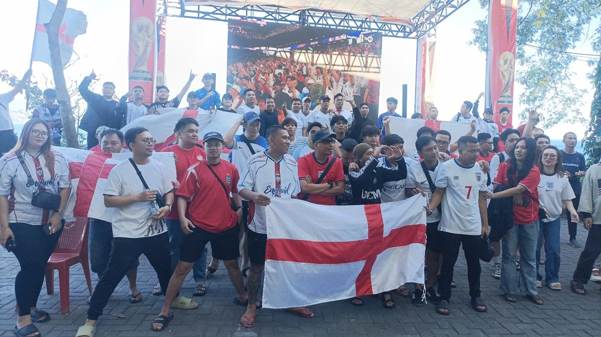Hooligans Manado Nyanyikan Wonderwall Sambut Kemenangan Inggris Atas Norwegia di Piala Dunia 2026 - Tribunmanado.co.id