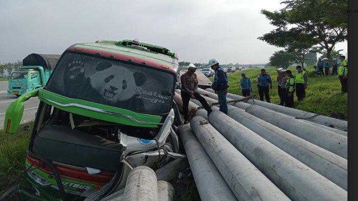 Kecelakaan Maut Hari Ini, 2 Kernet Tewas Tertimpa Paku Bumi, Bus Rombongan Guru Tabrak Truk Tronton