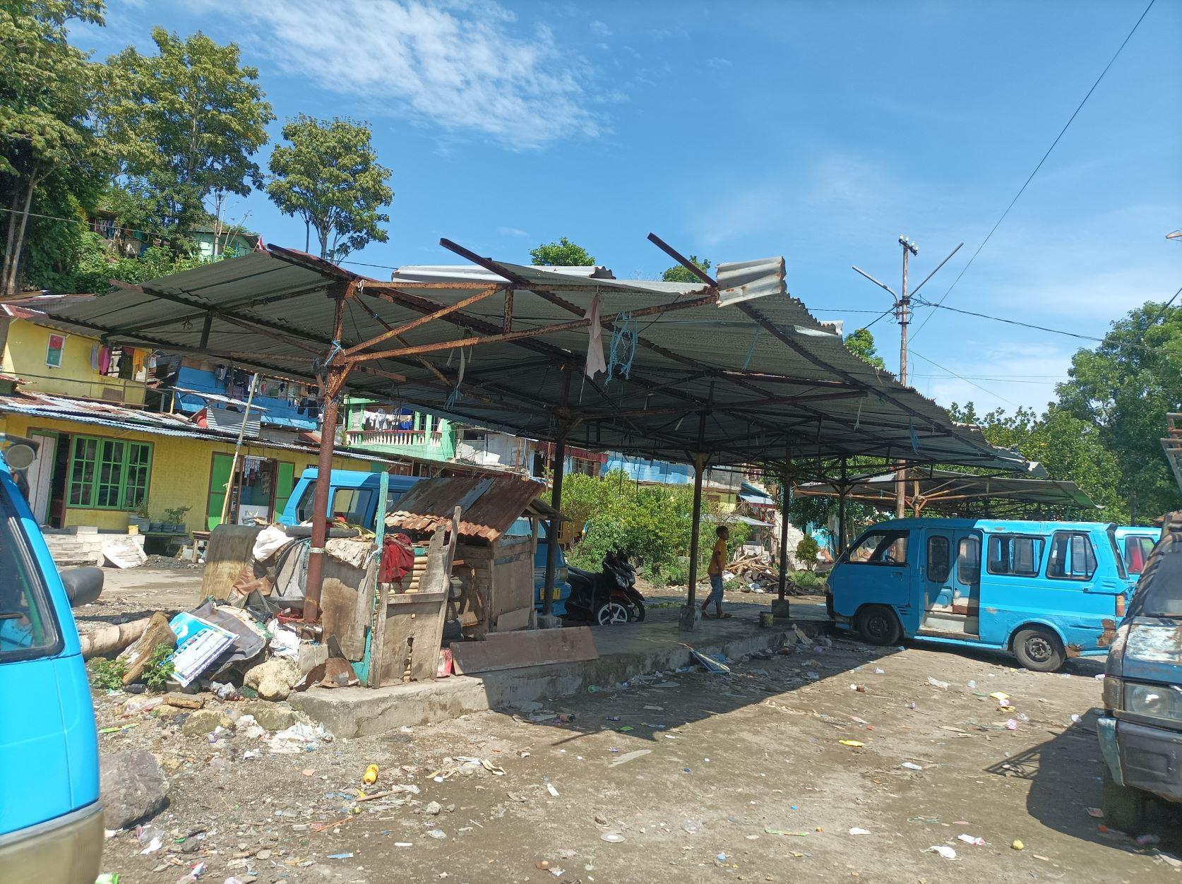 Terminal Paal 2 Manado Sulawesi Utara Rusak Parah dan Dihiasi Sampah