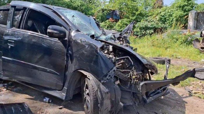 Kondisi-Toyota-Agya-setelah-mengalami-kecelakaan-tunggal-di-Jalan-Tol-Cipularang.jpg