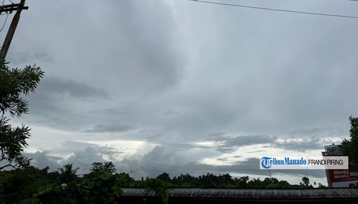 Kondisi-cuaca-di-Kota-Manado-pada-Jumat-12122025-siang.jpg