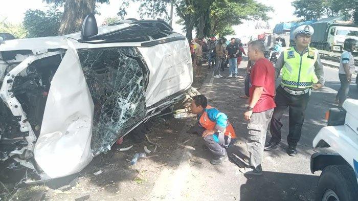 Kondisi-mobil-Toyota-Rush-usai-alami-kecelakan-di-jalan-nasional-Lamongan.jpg