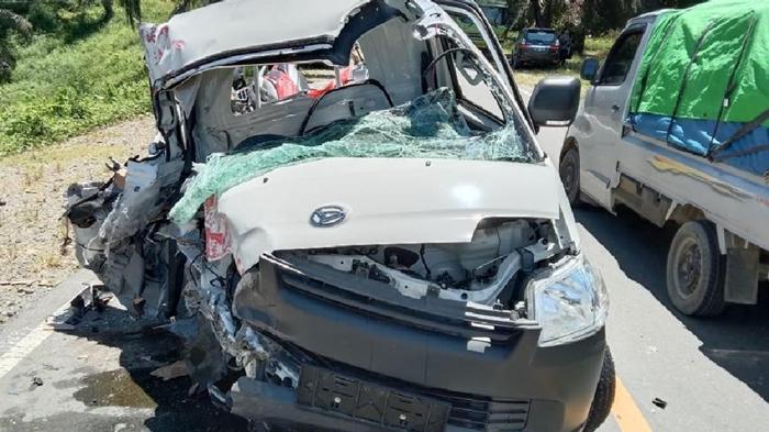 Kondisi-mobil-pikap-usai-tabrakan-dengan-mobil-box-JNT.jpg