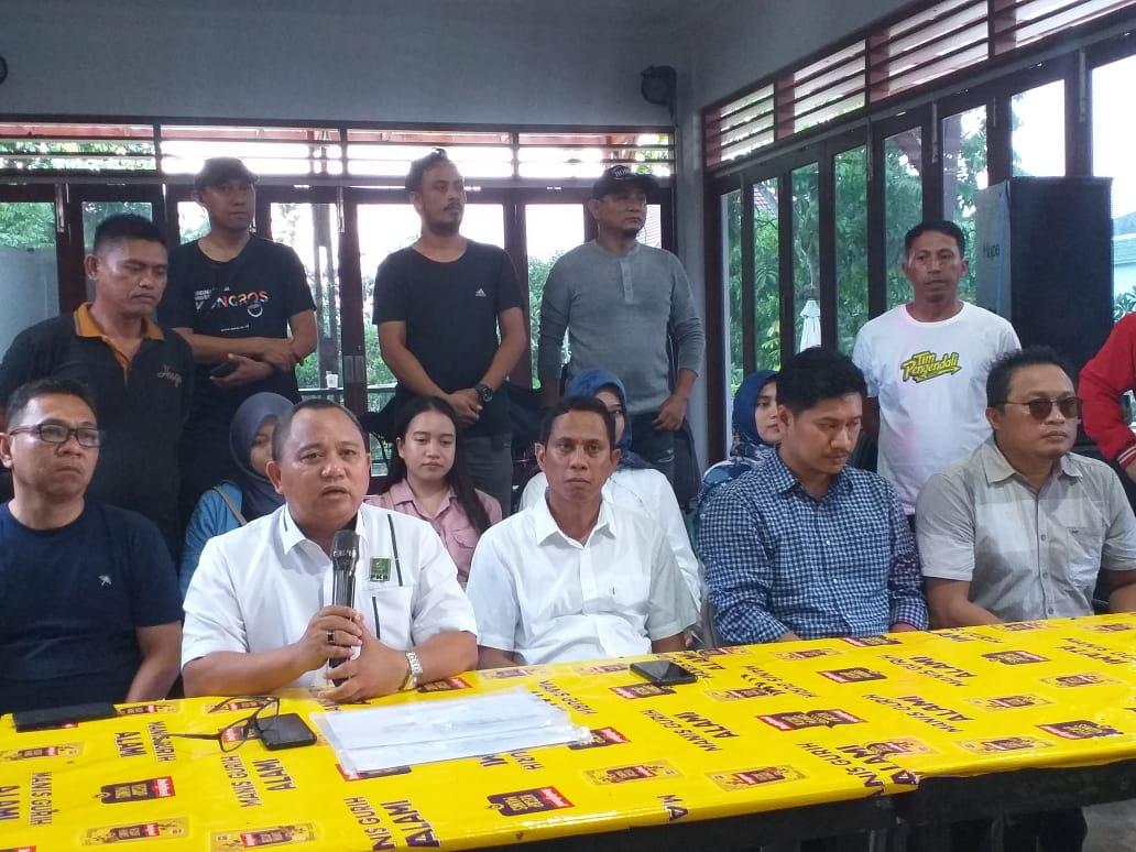 Pilkada Kotamobagu 2024, Penampilan The Winner saat Konferensi Pers: Weny Kemeja Putih, Rendy Biru