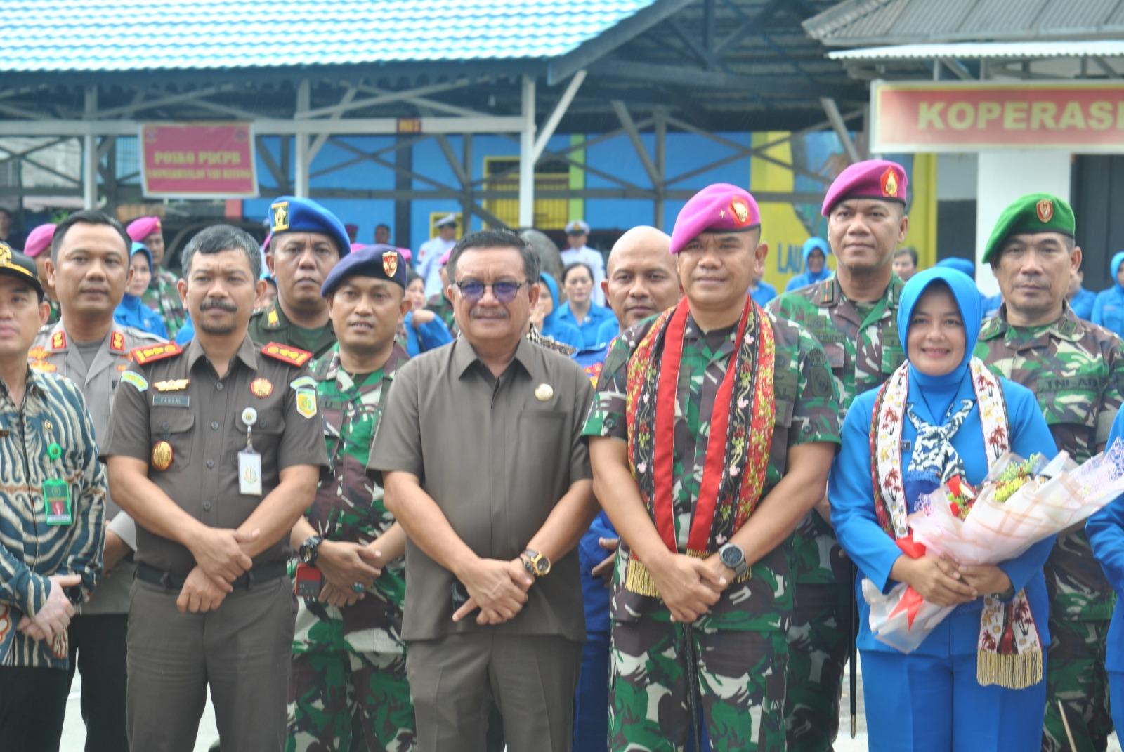 Kunjungan-Danpasmar-2-Brigjen-TNI-Y-Rudy-Sulistyanto-ke-Batalyon-Marinir-fgjhfgjfgj.jpg