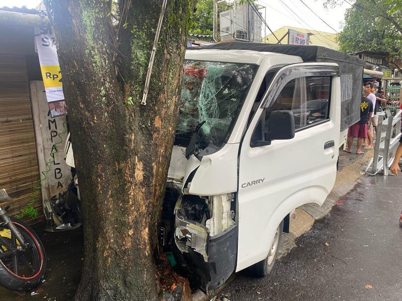 LAKALANTAS-Kecelakaan-Lalulintas-di-Jalan-17-Agustus-Bumi-Beringin-Kota-Manado-Sulawejhgj.jpg