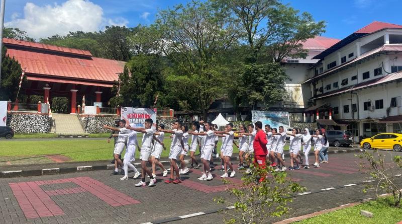 LATIHAN-30-Calon-Paskibraka-Kabupaten-Minut-tengah-menjalani-latihan-pemantapanlo0.jpg