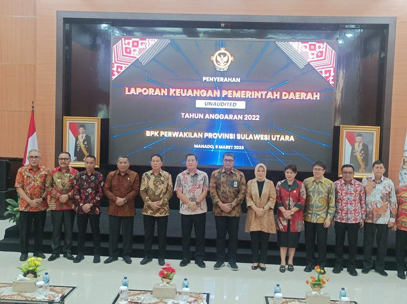 Wagub Sulawesi Utara Steven Kandouw Serahkan Laporan Keuangan 2022 Unaudited ke BPK RI
