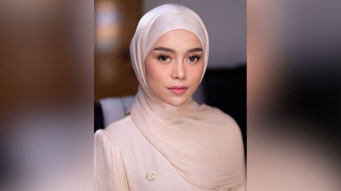 Sambut Sesi Perdana Lapak Streaming Shopee Live, Lesti Tak Bisa Menahan Tangisan Haru