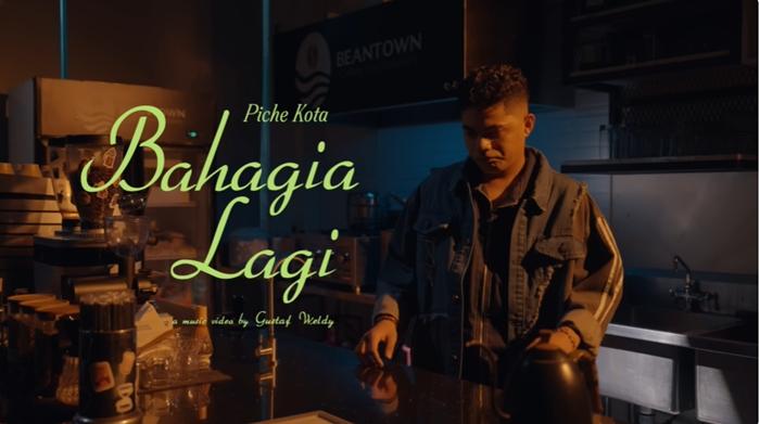 Lirik-lagu-Piche-Kota-Bahagia-Lagi-Liriknya-ditulis-oleh-Happy-Andromeda-dan-Dimas-Bokor.jpg
