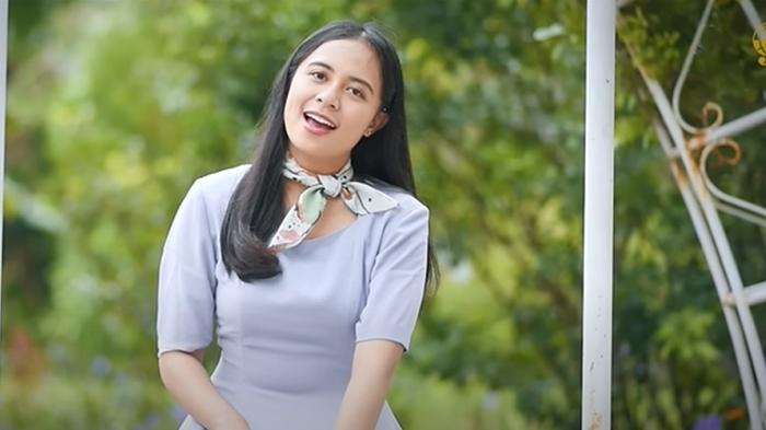 Lirik-lagu-Tak-Akan-Menyerah-Gaby-Bettay.jpg