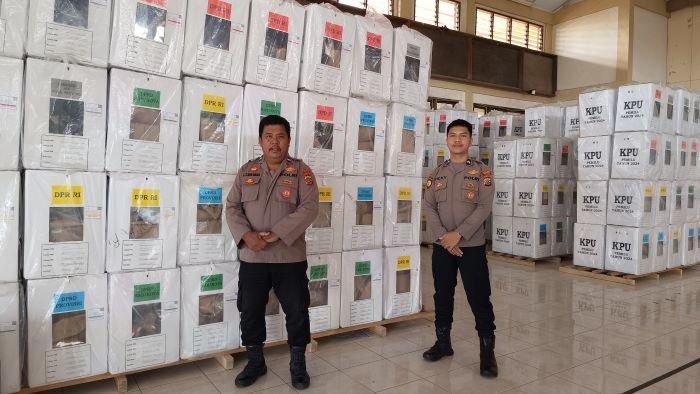Logistik-Pemilu-yang-ada-di-Kecamatan-Ratahan.jpg