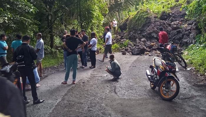 BREAKING NEWS Longsor di Desa Tanggari Minut Sulawesi Utara, Jalan Tak Bisa Dilewati Kendaraan