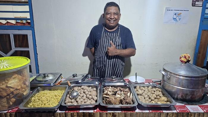 Maikel-Manossoh-membuka-usaha-Bakso-Chef-Kelo.jpg