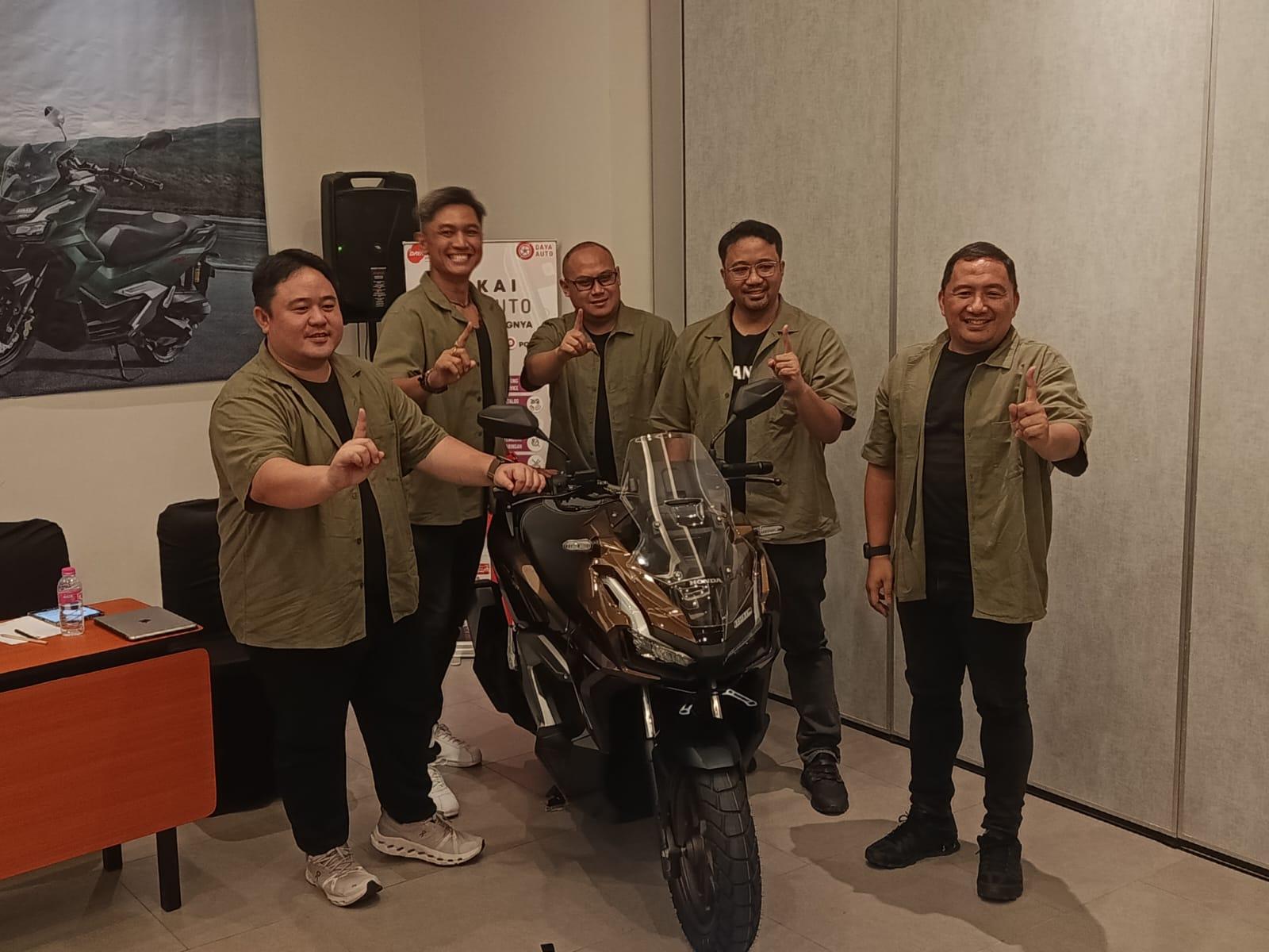 Manajemen-PT-Adicipta-Wisesa-DAW-memperkenalkan-New-Honda-d.jpg