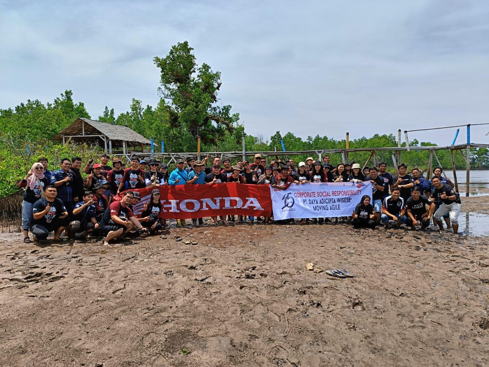 HUT ke-15, Honda DAW Berbagi Kasih di Panti Asuhan dan Keluarga Kurang Mampu hingga Tanam Mangrove