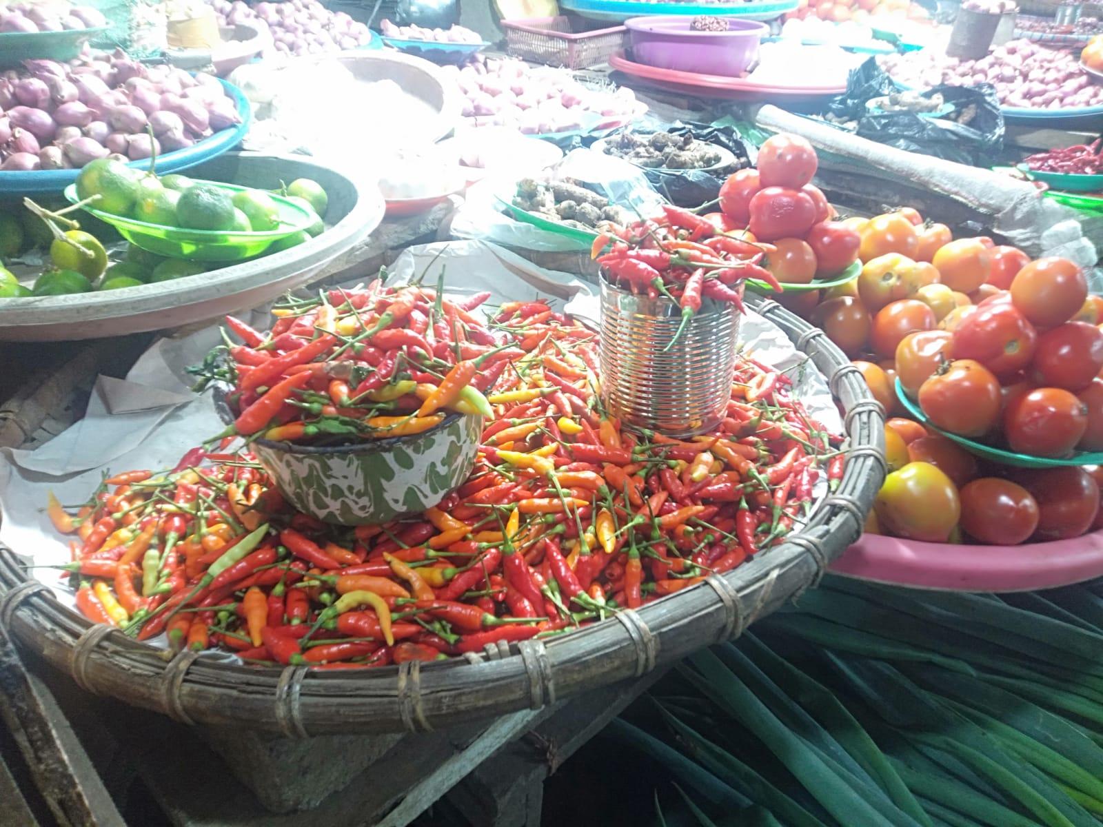 Menjelang-Ramadan-harga-cabai-rawit-di-Kotamobagu-Sulawesi-Utara-kembali-naik-Selasa-532024.jpg