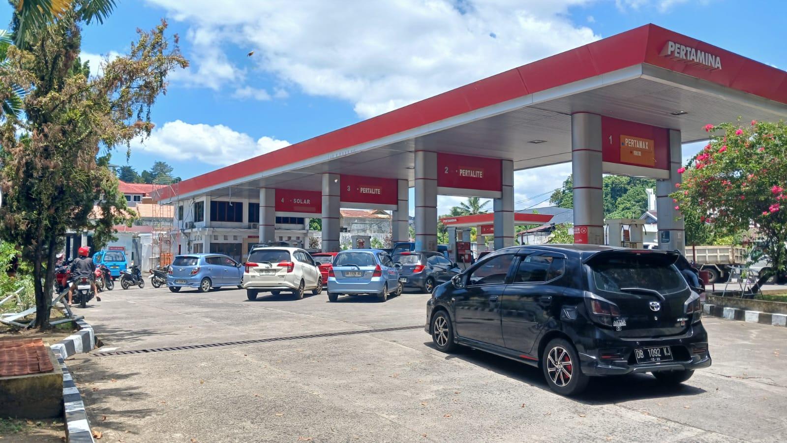 Minggu-2642026-Kenaikan-harga-BBM-non-subsidi-dirasakan-pengendara-mobil-hingga-truk.jpg