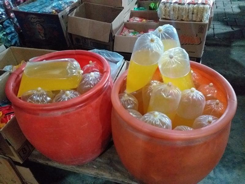 Minyak-kelapa-di-Pasar-23-Maret-674.jpg