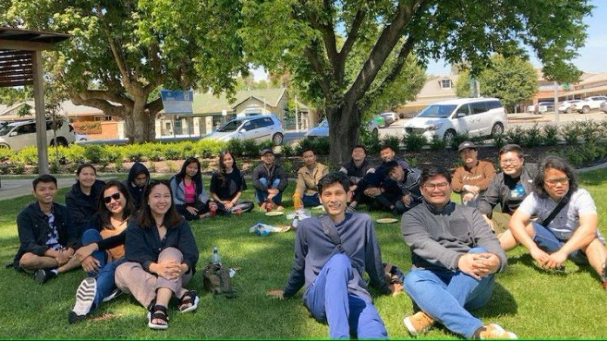 Mitha-kedua-dari-kiri-sempat-tinggal-di-Renmark-Australia-Selatan.jpg