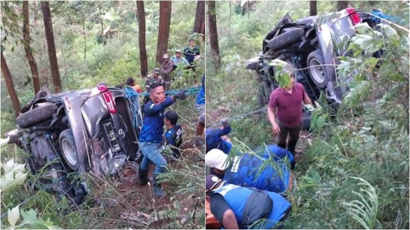 Mobil-Innova-berpelat-Surabaya-terjun-ke-jurang-diduga-akibat-rem-blong.jpg