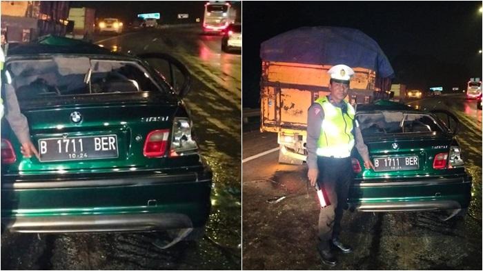 Mobil-sedan-BMW-menabrak-bagian-belakang-truk-di-Tol-Dalam-Kota.jpg