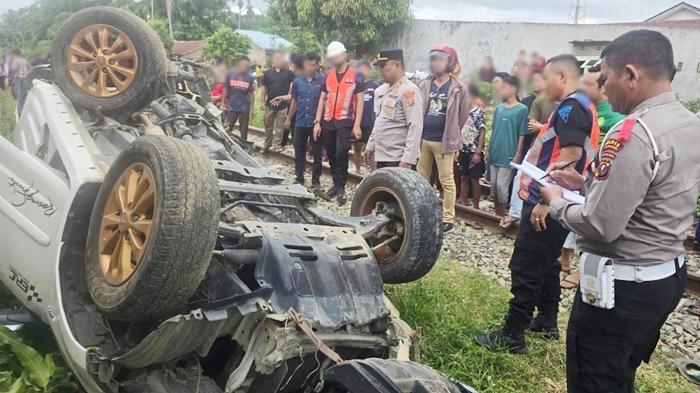 Kecelakaan Maut, 4 Orang Satu Keluarga Tewas, Mobil Tertabrak Kereta Api hingga Terlempar 50 Meter