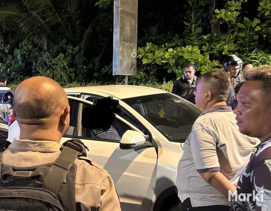 Mobil-yang-ditemukan-polisi-dipinggir-jalan-dengan-korban-dalam-kjk.jpg