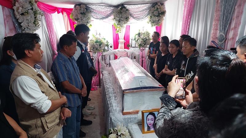 Nahtasya-Antou-26-warga-Sulut-yang-meninggal-di-Kamboja-akhirnya-tiba-di-Manado.jpg