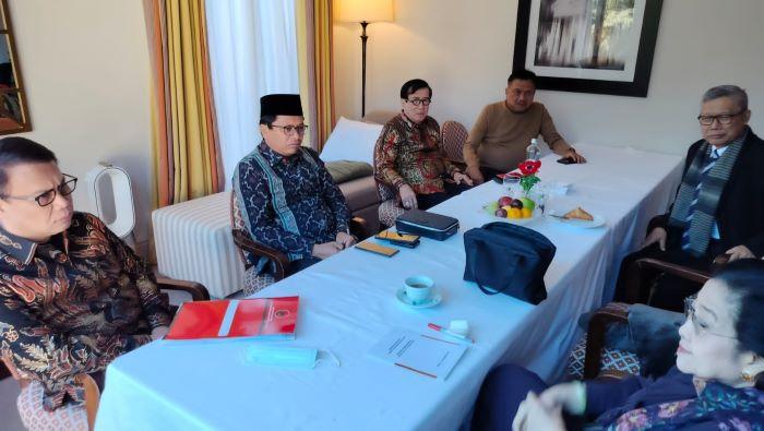 Olly-Dondokambey-Bendahara-Umum-PDIP-dampingi-Megawati-Soekarnoputri-ke-Vatikan.jpg