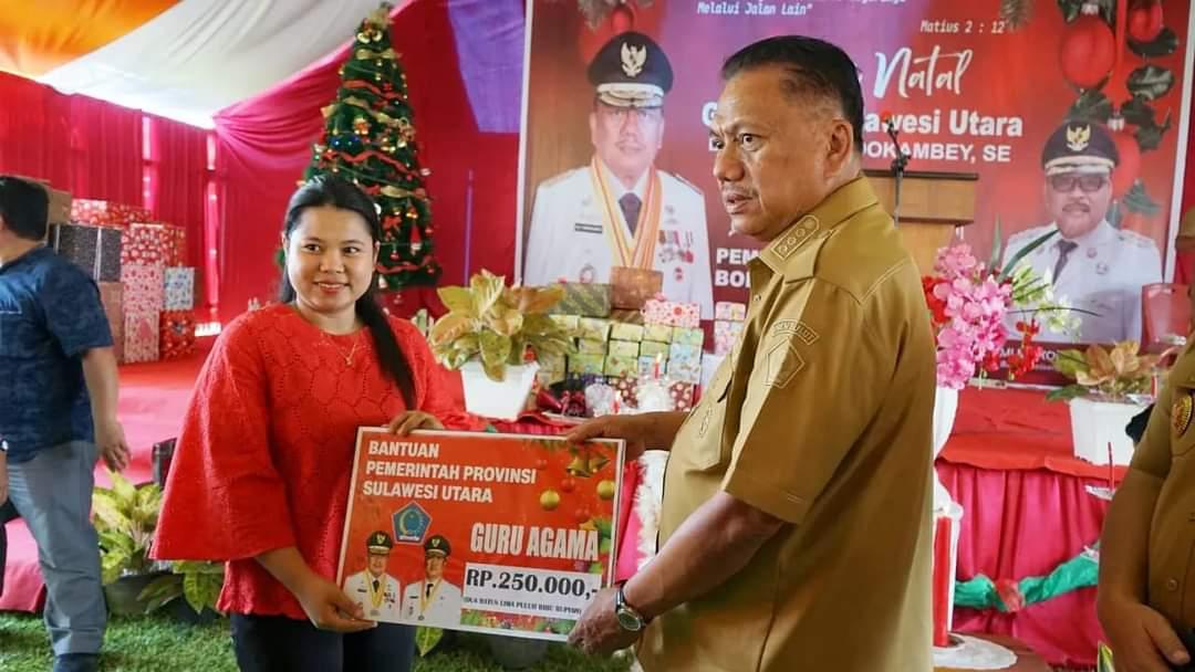 Olly Dondokambey - Steven Kandouw Safari Natal ke Bolmong dan Minsel, Bagi-Bagi Bantuan ke Warga