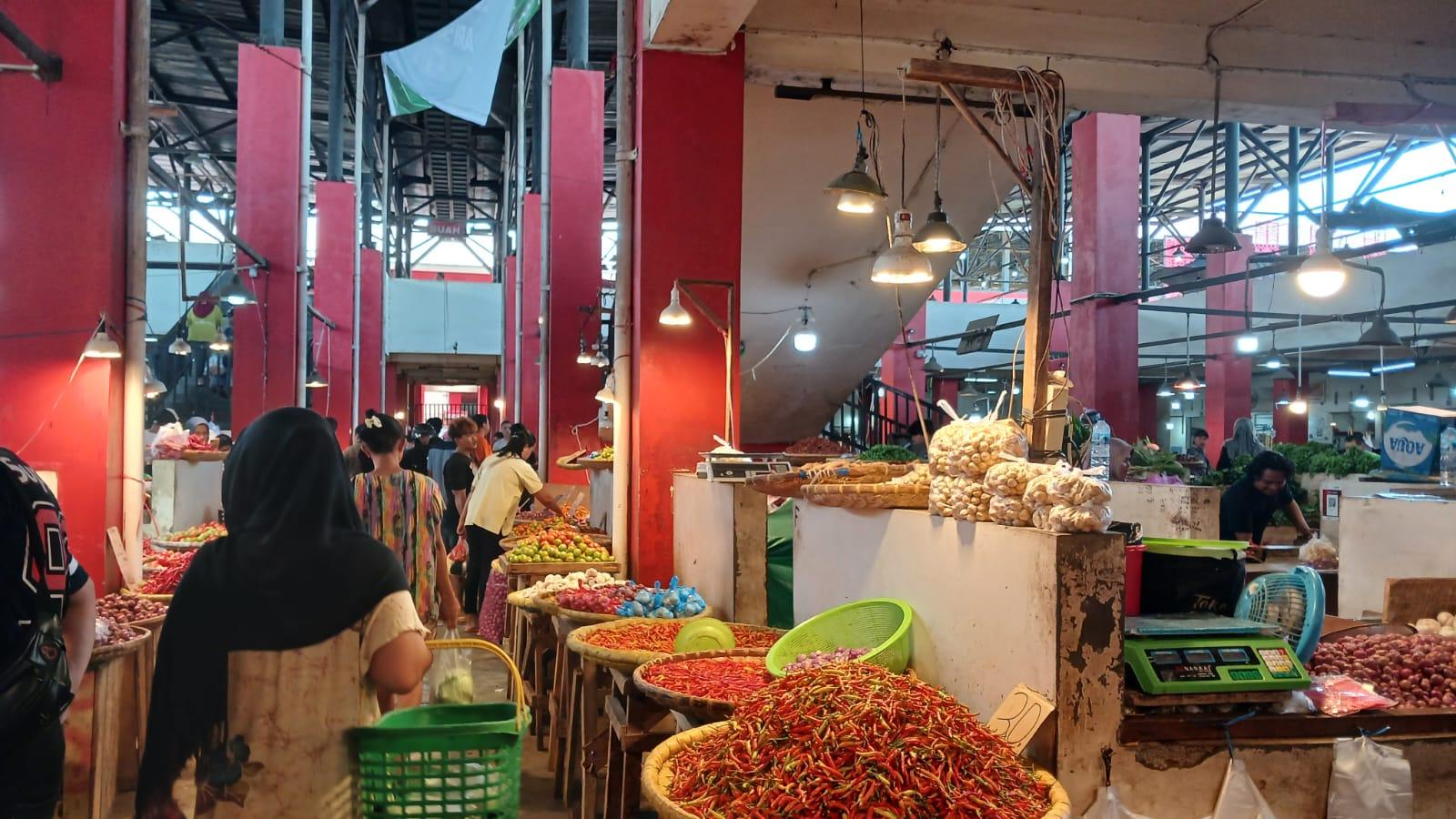 Harga Tomat Melonjak 100 Persen di Pasar Bersehati Manado Sulawesi Utara