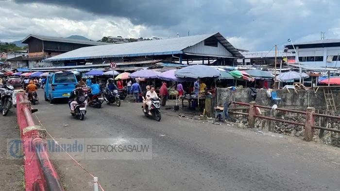 PASAR-Suasana-Pasar-Pinasungkulan-Karombasan-Kecamatan-Wanea-Kota-Manado.jpg