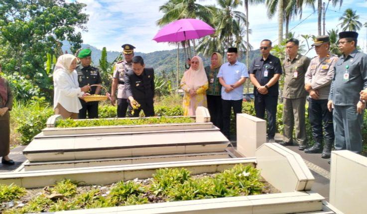 PEMKOT-KOTAMOBAGU-Pemerintah-Kota-Kotamobagu-melaksanakan-rangkaian-ziarahLO0.jpg