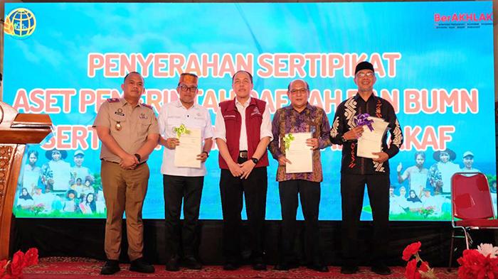 PLN-UIP-Sulawesi-menerima-sertifikat-Hak-Guna-Bangunan-PLTU-Punagaya.jpg
