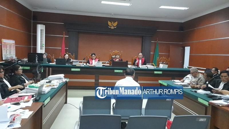 PN-MANADO-Pemeriksaan-terhadap-Hein-Arinal90.jpg