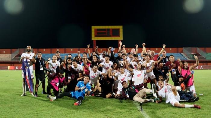 PSM-Makassar-foto-bersama-seusai-menyegel-juara-Liga-1-2022-2023-pada-pekan-ke-32.jpg