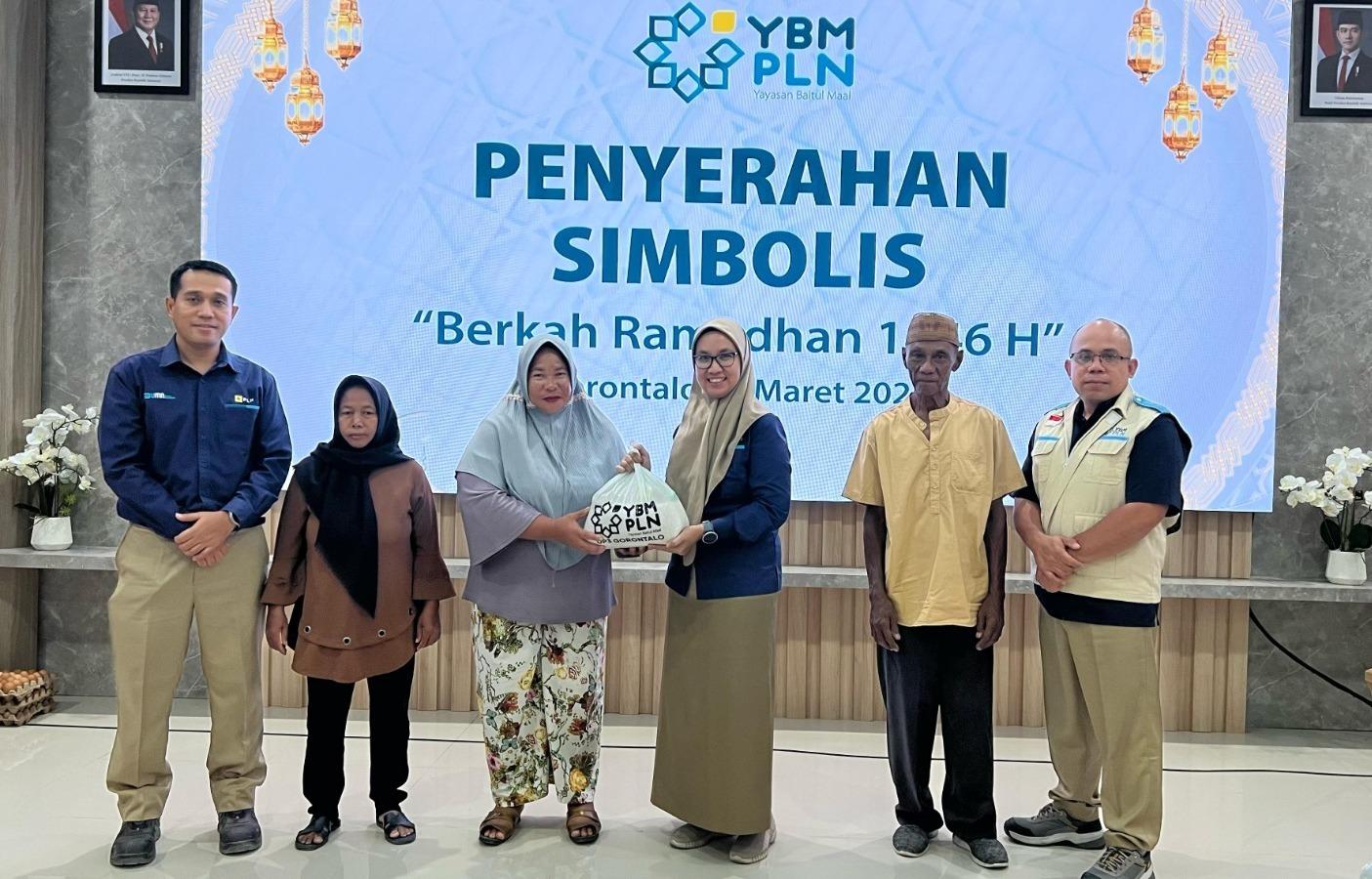YBM PLN UP3 Gorontalo Berbagi Kebahagiaan, Salurkan 182 Paket Sembako untuk Pensiunan dan Dhuafa