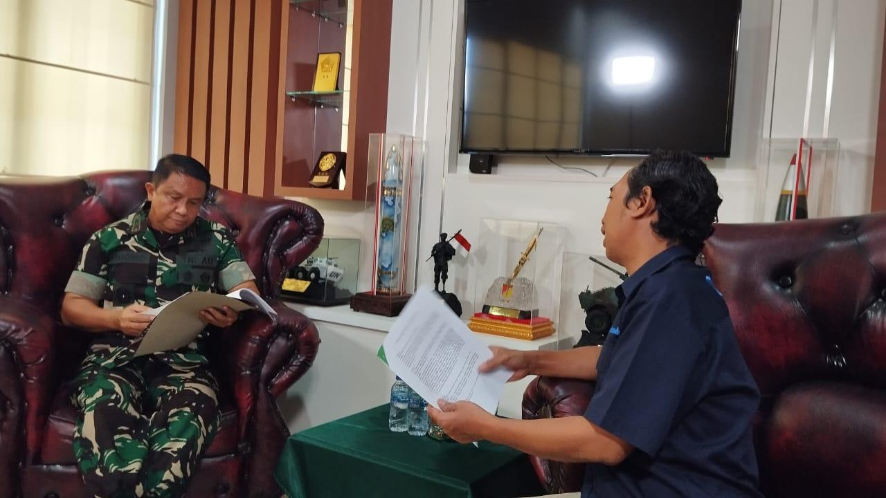 Pangdam-XIII-Merdeka-dalam-persiapan-podcast-Tribun-Manado098.jpg