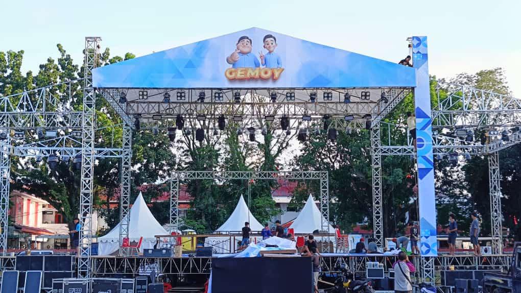 Panggung-Gemoy-yang-disiapkan-oleh-relawan-Prabowo-Gibran-jelang-kedatangan-Prabowo-Subiantol.jpg