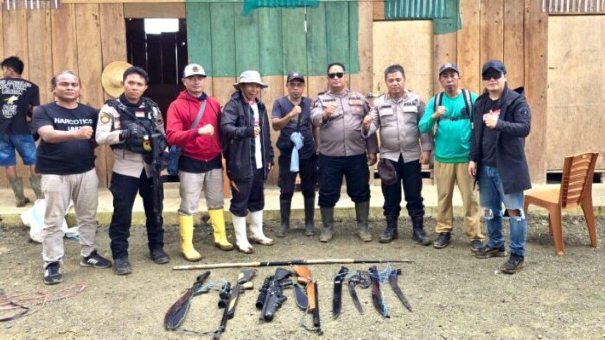 Parang-dan-senapan-angin-hasil-dari-razia-Pemdes-Buyat-Boltim.jpg