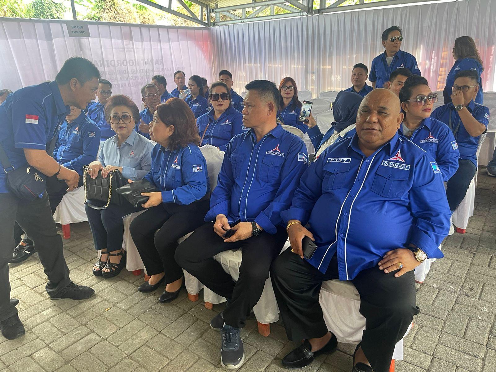 Breaking News: Gagal Mendaftar, Partai Demokrat Tertunduk Saat Keluar Kantor KPU Bitung