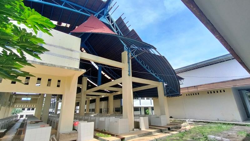 Telan Anggaran Miliaran Rupiah, Pasar Restorasi Malalayang Manado Kini Rusak, Plafon dan Atap Ambruk