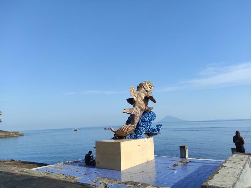 Patung-Ikan-Raja-Laut-di-Kawasan-Bahu-Mal-Manado-yang-tidak-terawatgdfg676.jpg