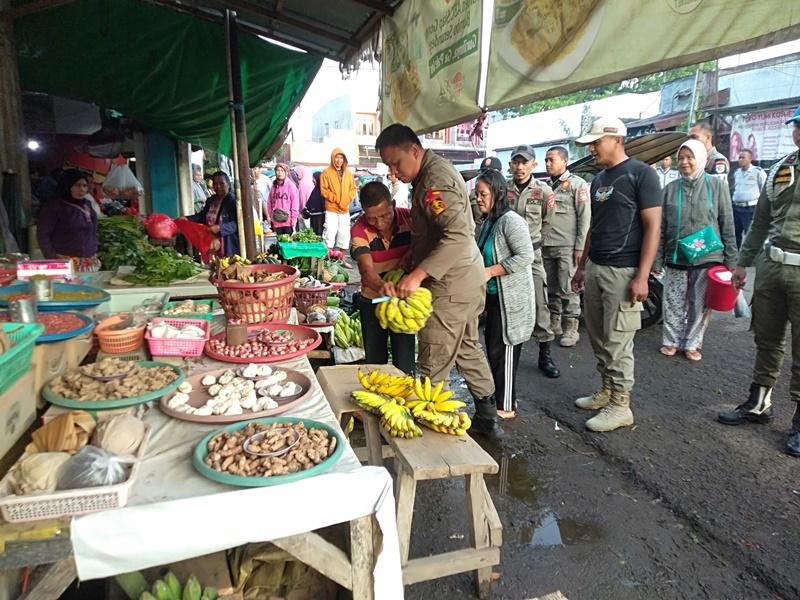 BREAKING NEWS : Pedagang Kaki Lima di Pasar 23 Maret Kotamobagu Sulawesi Utara Ditertibkan Satpol PP