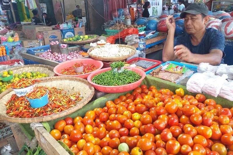 Pedagang-rempah-di-Pasar-23-Maret-Kotamobagu-Nurdin-Adam-Kamis-26122024.jpg